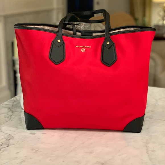 MICHEAL KORS EVA NYLON LARGE TOTE - Picture 3 of 11